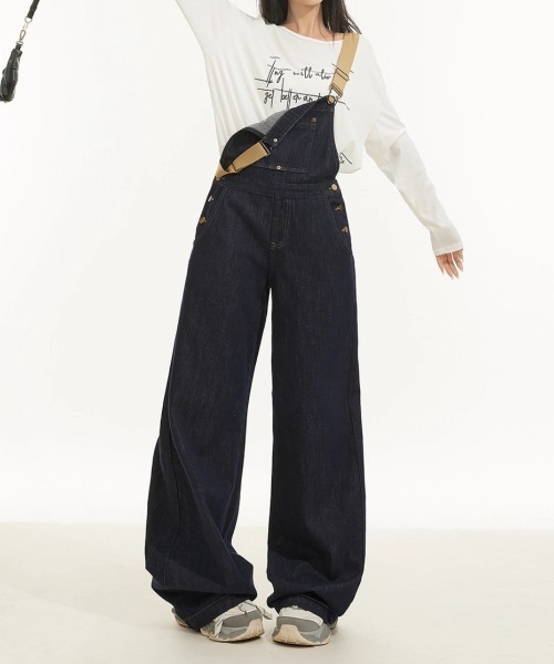 FAVORITO(ファヴォリート)の「デニムサロペット(サロペット/オーバーオール・レディース・ダークブルー・S/M/L)」の2枚目の写真