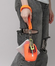 cheek（BAG）（チーク）の「ネオンカラーコードハンドル マルチチャームストラップ（ポーチ・フラグメントケース）（ポーチ）」