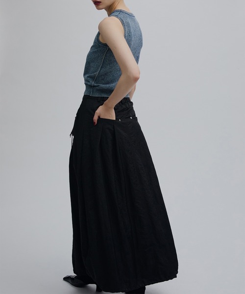 Ameri(アメリ)の「DENIM KNIT TANK TOP(タンクトップ・レディース・ブルー/ブラック・FREE)」の5枚目の写真