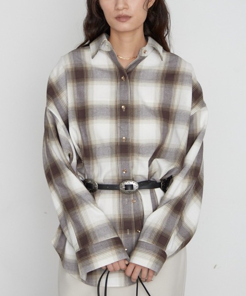 LOUNGEDRESS(ラウンジドレス)の「《季節の変わり目から長く使える》ドルマンシャツ 秋服(シャツ/ブラウス・レディース・キャメル/ピンク/アイボリー・FREE)」の2枚目の写真