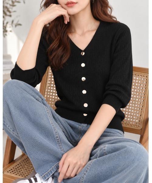 FAZVY(ファズビー)の「デコルテ美人を叶える Vネックメタルボタンリブニット(ニット/セーター・レディース・ブラック/ホワイト・FREE)」の12枚目の写真