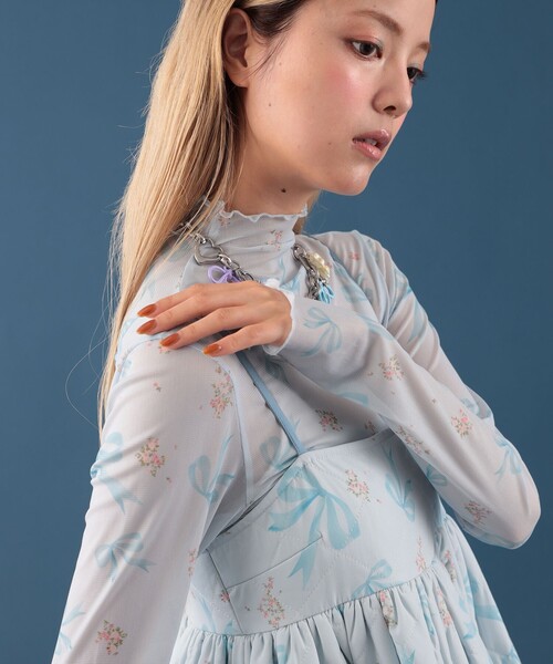 CAROLINA GLASER(カロリナ グレイサー)の「リボン フラワー シアー カットソー(Tシャツ/カットソー・レディース・ブラック/サックスブルー・ONE SIZE)」の2枚目の写真