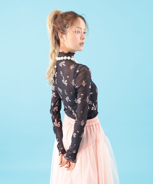 CAROLINA GLASER(カロリナ グレイサー)の「リボン フラワー シアー カットソー(Tシャツ/カットソー・レディース・ブラック/サックスブルー・ONE SIZE)」の5枚目の写真