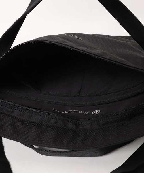 A.M.S.(エーエムエス)の「Mah エムエーエイチ Airy Cross 6L 撥水 軽量 ビジネス対応 スマートショルダーバッグ A4・PC収納対応(ビジネスバッグ・メンズ・ライトグレー/ブラック・FREE)」の4枚目の写真