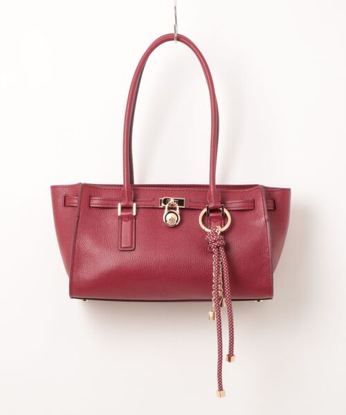 MICHAEL KORS（マイケルコース）の「HAMILTON MODERNE ショルダー トート ウィズ チャーム スモール（ショルダーバッグ・レディース・レッド系・FREE）」の4枚目の写真