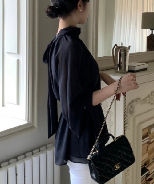 YUGA(ユーガ)の「YUGA_YGMC Korean-style Half-high neck ribbon-tie shirt blouse(シャツ/ブラウス・レディース・ネイビー/ベージュ・FREE)」の2枚目の写真