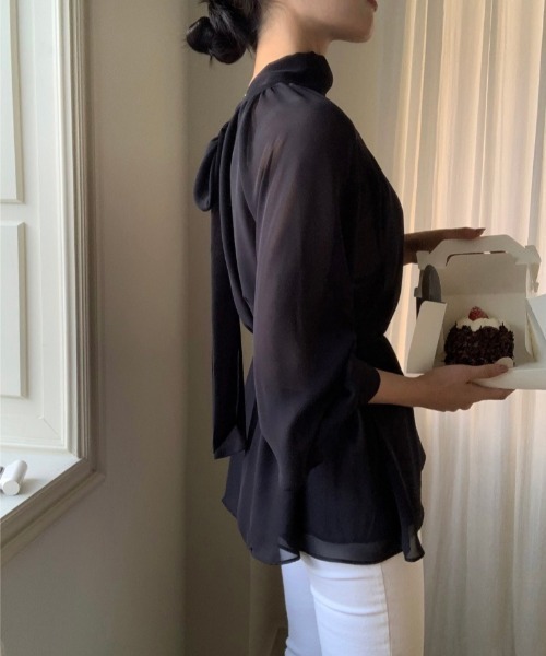 YUGA(ユーガ)の「YUGA_YGMC Korean-style Half-high neck ribbon-tie shirt blouse(シャツ/ブラウス・レディース・ネイビー/ベージュ・FREE)」の10枚目の写真