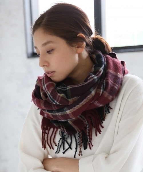 LEPSIM（レプシィム）の「チェックガラストール　730005（ストール/ショール・レディース・ワイン/ベージュ/レッド/グレー/グリーン/その他1・ONE SIZE）」の5枚目の写真