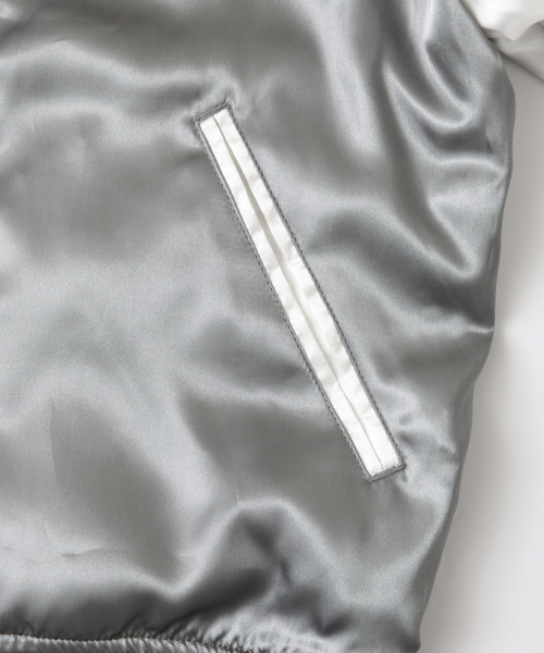 Alpha Industries（アルファインダストリーズ）の「ALPHA INDUSTRIES×URiD 　SOUVENIR BOMBER REVERSIBLE JACKET（ブルゾン・メンズ・ブラック/カーキ/ブラウン・SMALL/MEDIUM/LARGE）」の10枚目の写真