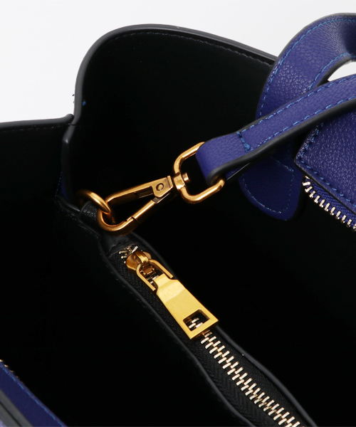 PLAIN CLOTHING（プレーンクロージング）の「スクエアハンドバッグ/ショルダーバッグ【PLAIN CLOTHING】（ショルダーバッグ・レディース・ネイビー/ブラック/グレー/レッド/キャメル・FREE）」の10枚目の写真