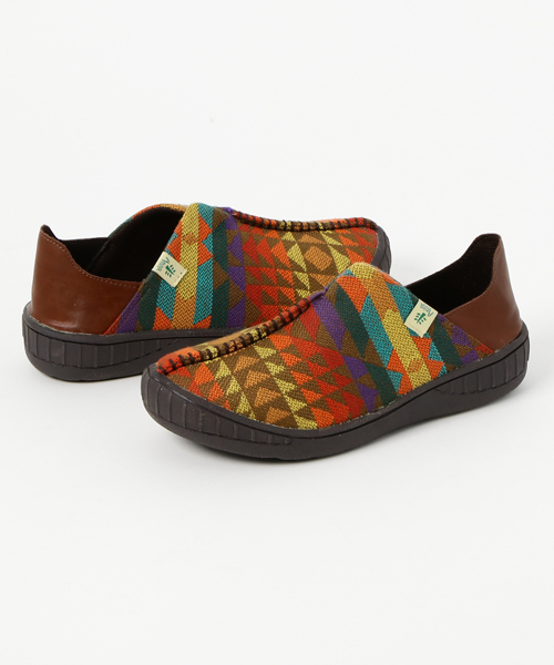 チャイハネ（チャイハネ）の「【チャイハネ】フォークロアスリッポン レディースサイズ（スリッポン・レディース・レッド/レインボー/ナチュラル/オレンジ系その他/ブルー/パープル/ネイビー/ブラック・MEDIUM/LARGE）」の7枚目の写真