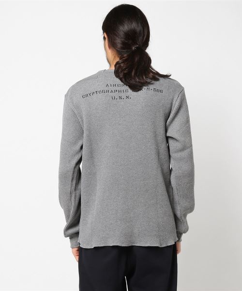 AVIREX（アヴィレックス）の「AVIREX/アヴィレックス/ L/S BIG WAFFLE CREW NECK T-SHIRT/ 長袖 ビッグワッフル クルーネック Tシャツ（Tシャツ/カットソー・メンズ・ホワイト/ブラック/ライトブルーグレー/ネイビー・LARGE/MEDIUM/X-LARGE/XX-LARGE）」の5枚目の写真