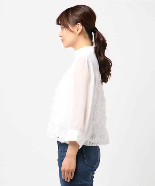 merlot plus(メルロープリュス)の「フラワーカッティングレースブラウス6176(シャツ/ブラウス・レディース・ホワイト/ブラック・FREE)」の3枚目の写真