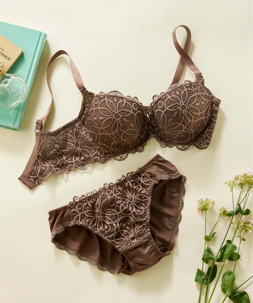 YU'NOW（ユナウ）の「【B～Iカップ/全16色/推し活応援】レーシー脇高スッキリブラジャー＆ショーツセット（ブラ&ショーツ・レディース・ブラック/ネイビー/オフホワイト/ピンク/ラベンダー/レッド/グリーン/モカ/グレイッシュブルー/オレンジ/チャコールグレー/ミント/スカイブルー/ベビーピンク/ブラウン/ライトパープル/ワインレッド・B85LL/C85LL/E85LL/B65M/B70M/B75M/B80L/E65M/E70M/E75L/E80L/F65M/F70M/F75L/D85LL/C65M/C70M/C75M/C80L/D65M/D75L/D80L/F80L/D70M/I80L/I85LL/F85LL/G65M/G70M/G75L/G80L/G85LL/H65M/H70M/H75L/H80L/H85LL/I65M/I70M/I75L）」の22枚目の写真