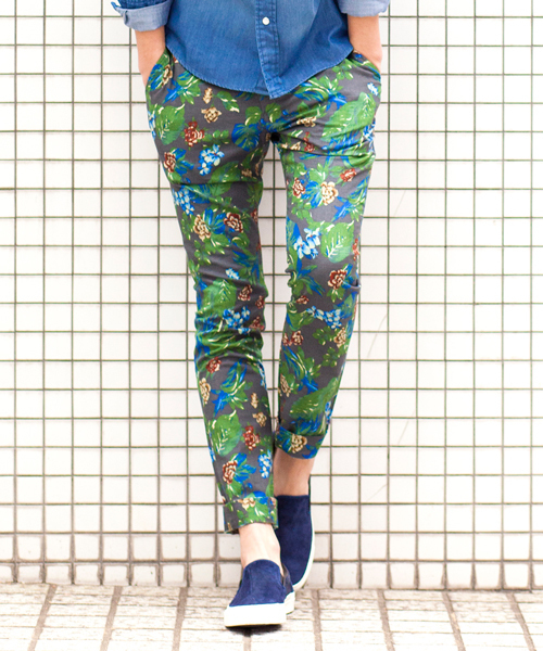 BEAUTY&YOUTH UNITED ARROWS(ビューティーアンドユースユナイテッドアローズ)の「BY ∴ フラワー/プリント スキニー テーパード パンツ◆(その他パンツ・メンズ・ダークグレー/ネイビー・X-LARGE/MEDIUM/SMALL/LARGE)」の1枚目の写真