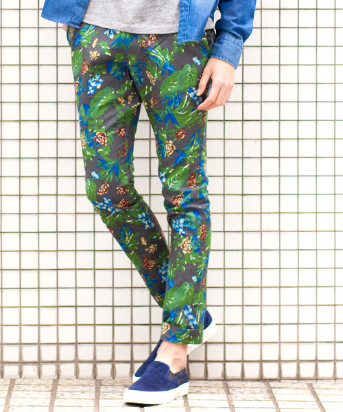 BEAUTY&YOUTH UNITED ARROWS(ビューティーアンドユースユナイテッドアローズ)の「BY ∴ フラワー/プリント スキニー テーパード パンツ◆(その他パンツ・メンズ・ダークグレー/ネイビー・X-LARGE/MEDIUM/SMALL/LARGE)」の3枚目の写真