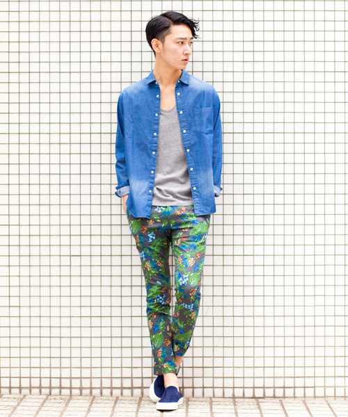 BEAUTY&YOUTH UNITED ARROWS(ビューティーアンドユースユナイテッドアローズ)の「BY ∴ フラワー/プリント スキニー テーパード パンツ◆(その他パンツ・メンズ・ダークグレー/ネイビー・X-LARGE/MEDIUM/SMALL/LARGE)」の4枚目の写真