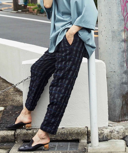 MAISON SPECIAL（メゾンスペシャル）の「縮絨テックファブリックテーパードパンツ 【MAISON SPECIAL/メゾンスペシャル】（その他パンツ・メンズ・ブラック/グレー/ネイビー・44/46/48）」の2枚目の写真