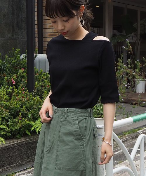 tiptop（ティップトップ）の「アシメワンショルダー5分袖Tシャツ（Tシャツ/カットソー・レディース・オフホワイト/ブラック/ベージュ/サックスブルー/レッド/グリーン/アイボリー・FREE）」の11枚目の写真