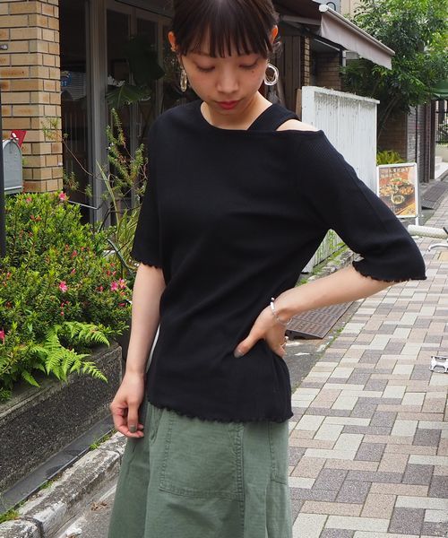 tiptop（ティップトップ）の「アシメワンショルダー5分袖Tシャツ（Tシャツ/カットソー・レディース・オフホワイト/ブラック/ベージュ/サックスブルー/レッド/グリーン/アイボリー・FREE）」の13枚目の写真