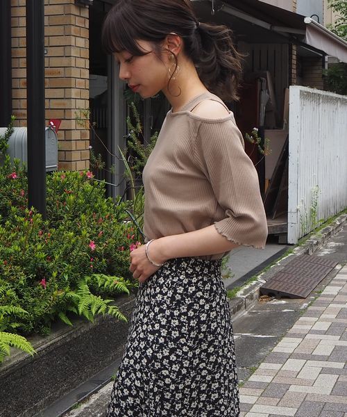 tiptop（ティップトップ）の「アシメワンショルダー5分袖Tシャツ（Tシャツ/カットソー・レディース・オフホワイト/ブラック/ベージュ/サックスブルー/レッド/グリーン/アイボリー・FREE）」の16枚目の写真