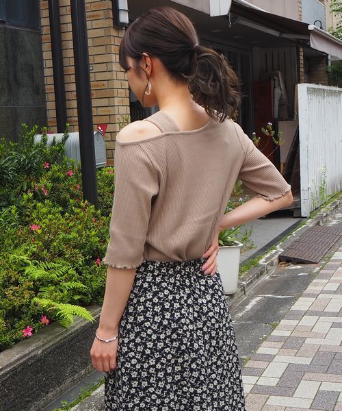 tiptop（ティップトップ）の「アシメワンショルダー5分袖Tシャツ（Tシャツ/カットソー・レディース・オフホワイト/ブラック/ベージュ/サックスブルー/レッド/グリーン/アイボリー・FREE）」の18枚目の写真