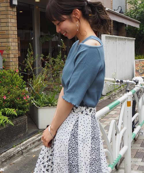 tiptop（ティップトップ）の「アシメワンショルダー5分袖Tシャツ（Tシャツ/カットソー・レディース・オフホワイト/ブラック/ベージュ/サックスブルー/レッド/グリーン/アイボリー・FREE）」の20枚目の写真