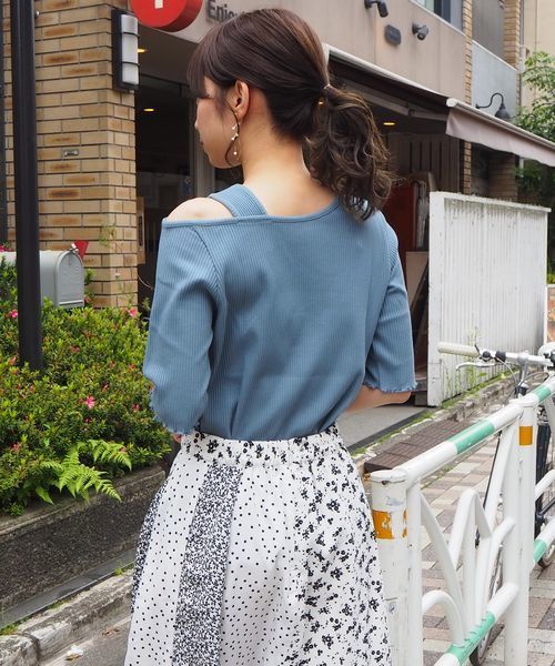 tiptop（ティップトップ）の「アシメワンショルダー5分袖Tシャツ（Tシャツ/カットソー・レディース・オフホワイト/ブラック/ベージュ/サックスブルー/レッド/グリーン/アイボリー・FREE）」の21枚目の写真
