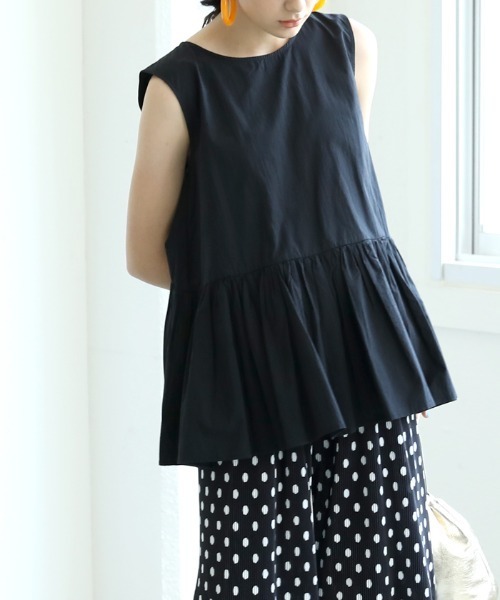 coca（coca）（コカ）の「ふんわりシルエットノースリーブギャザーブラウス（シャツ/ブラウス・レディース・ブラック/ホワイト・ONE SIZE）」の3枚目の写真