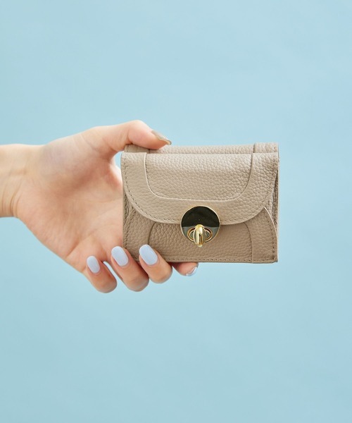 HASHIBAMI（ハシバミ）の「【HASHIBAMI】ニュー ラウンドフォルム ミニ ウォレット（財布・レディース・ブラック/レッド/ライム/イエロー/オレンジ/グレイッシュベージュ/ラベンダー/Cream/ピンク系その他/イエロー系その他/スモークピンク/スモーキーグリーン系/ライトピンク/ワイン/ナチュラル/サックスブルー/ミント/オレンジ系/イエロー系/ピーコックグリーン系/ライラック/ブロンズ/グリーン/ボルドー/ライトグリーン/ライトイエロー/サンドベージュ/モスグリーン/ペールイエロー/ブラウン/ベビーピンク/マジェンタ/アクア/レモンイエロー/ふじ色系/ライトグリーン系/ライトオレンジ系/チャコールグレー/シルバー/ローズ系/ゴールド/ダークグリーン/イエロー系その他2/モカ/プラム/ライトブルー/エメラルド/ブルー/シャンパン/ライトブラウン/ネイビー系/マルーン/レッド系1・FREE）」の7枚目の写真