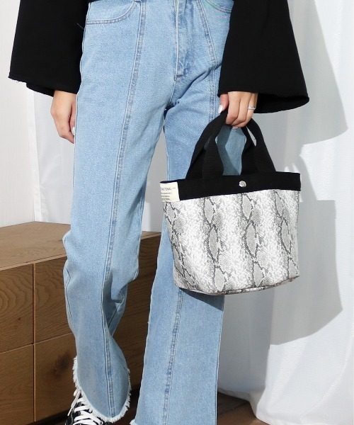 Per sist ence(パーシエンス)の「Per sist ence/パーシエンス ミニトートバッグ(トートバッグ・レディース・ブラック/ネイビー/アイボリー/カモフラージュ/グレー/ブラック系その他/グレー系その他/レオパード/シルバー/ブラウン系その他/チャコールグレー/モカ・FREE)」の6枚目の写真