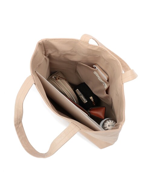 SHOO・LA・RUE（シューラルー）の「◆【洗える】ポーチ付合皮シンプルトート（トートバッグ・レディース・ブラック/イエロー/ナチュラル/ベージュ/ピンク系/ブルー・00）」の10枚目の写真