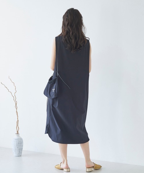 LIPSTAR（リップスター）の「【セット商品】サコッシュ付き撥水ノースリーブワンピース（ワンピース・レディース・ベージュ/ブラック/ピンク・M）」の12枚目の写真