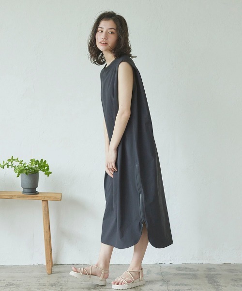 LIPSTAR（リップスター）の「【セット商品】サコッシュ付き撥水ノースリーブワンピース（ワンピース・レディース・ベージュ/ブラック/ピンク・M）」の10枚目の写真