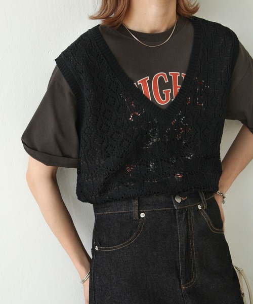 Chillfar（チルファー）の「深ネック鍵編みニットベスト（ベスト・レディース・ブラック/アイボリー/カーキブラウン/ライトイエロー/グレイッシュベージュ/グリーン/オレンジ・FREE）」の2枚目の写真