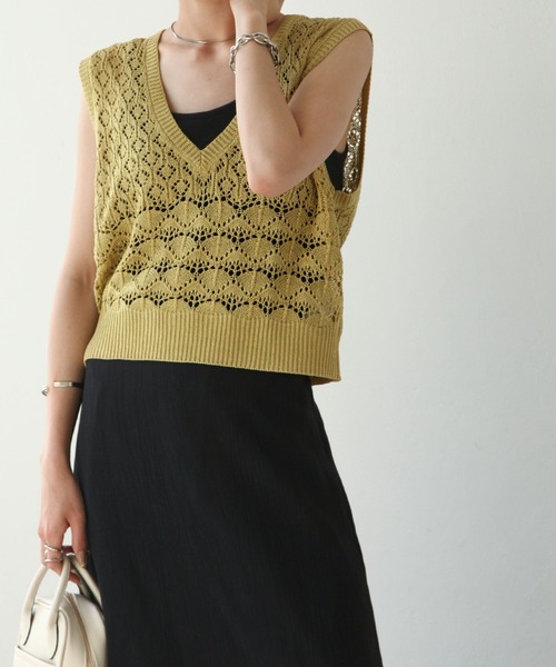 Chillfar（チルファー）の「深ネック鍵編みニットベスト（ベスト・レディース・ブラック/アイボリー/カーキブラウン/ライトイエロー/グレイッシュベージュ/グリーン/オレンジ・FREE）」の18枚目の写真
