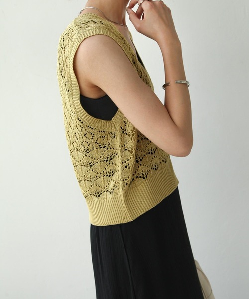 Chillfar（チルファー）の「深ネック鍵編みニットベスト（ベスト・レディース・ブラック/アイボリー/カーキブラウン/ライトイエロー/グレイッシュベージュ/グリーン/オレンジ・FREE）」の20枚目の写真