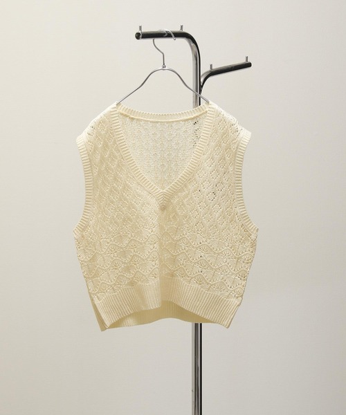 Chillfar（チルファー）の「深ネック鍵編みニットベスト（ベスト・レディース・ブラック/アイボリー/カーキブラウン/ライトイエロー/グレイッシュベージュ/グリーン/オレンジ・FREE）」の14枚目の写真