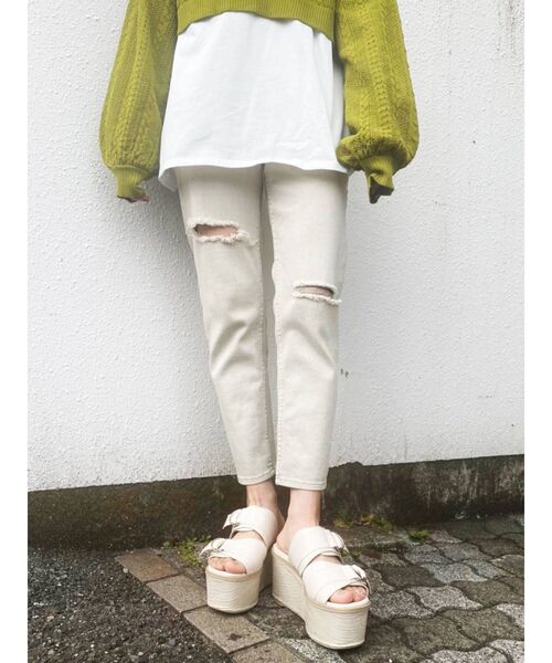 MURUA（ムルーア）の「ハイウエストクラッシュスキニーパンツ（デニムパンツ・レディース・ライトグレー・0/1/2）」の17枚目の写真