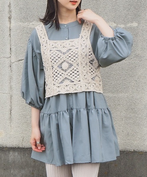 tiptop（ティップトップ）の「カギ針ビスチェ×ブラウスセット（シャツ/ブラウス・レディース・ブラック/オフホワイト/ブルー・FREE）」の3枚目の写真