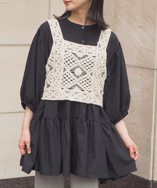 tiptop（ティップトップ）の「カギ針ビスチェ×ブラウスセット（シャツ/ブラウス・レディース・ブラック/オフホワイト/ブルー・FREE）」の7枚目の写真