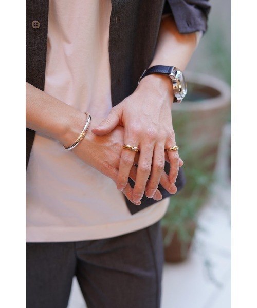 OX JEWELRY(オックスジュエリー)の「Silver Curve Bangle(バングル/リストバンド・メンズ・シルバー・FREE)」の5枚目の写真