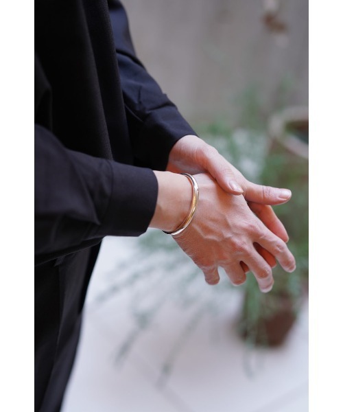 OX JEWELRY(オックスジュエリー)の「Silver Curve Bangle(バングル/リストバンド・メンズ・シルバー・FREE)」の19枚目の写真
