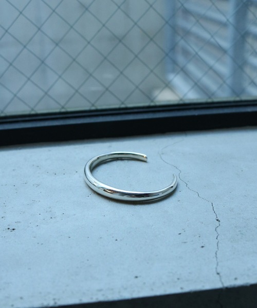 OX JEWELRY(オックスジュエリー)の「Silver Curve Bangle(バングル/リストバンド・メンズ・シルバー・FREE)」の20枚目の写真