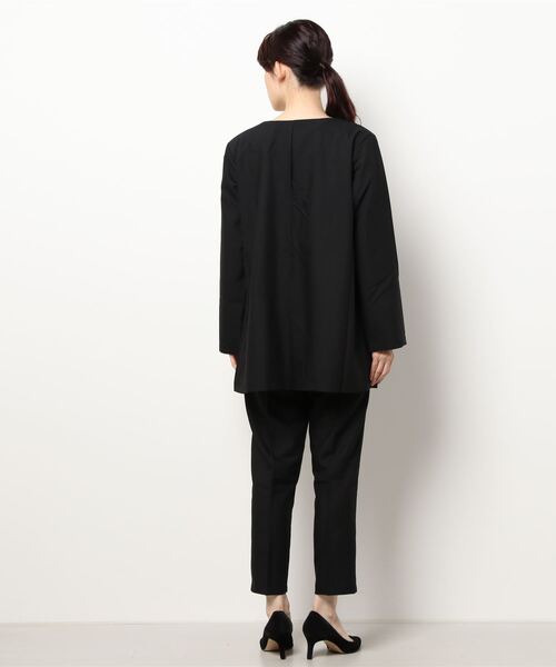 Chiaro（キアロ）の「セットアップジャケット×テーパードパンツ（ノーカラージャケット・レディース・ブラック/モカ・M）」の4枚目の写真