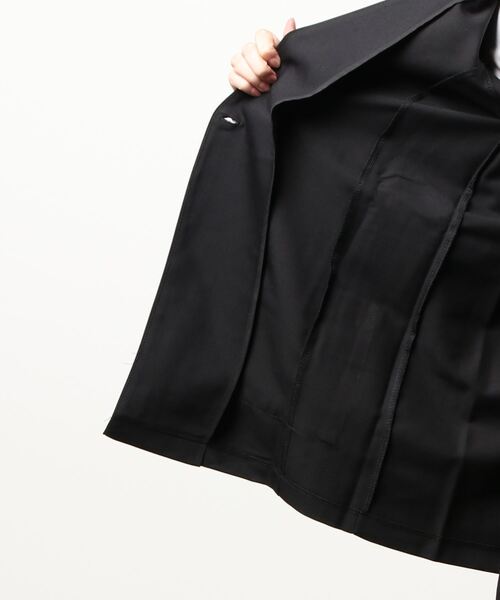 Chiaro（キアロ）の「セットアップジャケット×テーパードパンツ（ノーカラージャケット・レディース・ブラック/モカ・M）」の3枚目の写真