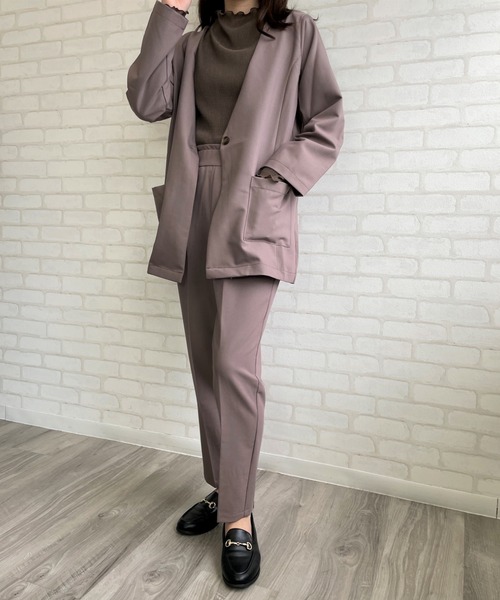 Chiaro（キアロ）の「セットアップジャケット×テーパードパンツ（ノーカラージャケット・レディース・ブラック/モカ・M）」の2枚目の写真