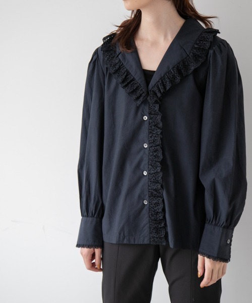 yuw(ユウ)の「LACE FRILL BLOUSE 237025(シャツ/ブラウス・レディース・ホワイト/ブラック・FREE)」の2枚目の写真