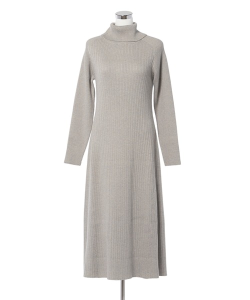 CLEARIMPRESSION （クリアインプレッション）の「ハイネックフレアーニットワンピース（ワンピース・レディース・ダークブラウン/ネイビー/グレイッシュベージュ・フリー）」の4枚目の写真