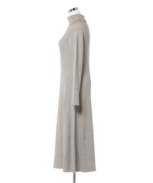 CLEARIMPRESSION （クリアインプレッション）の「ハイネックフレアーニットワンピース（ワンピース・レディース・ダークブラウン/ネイビー/グレイッシュベージュ・フリー）」の5枚目の写真
